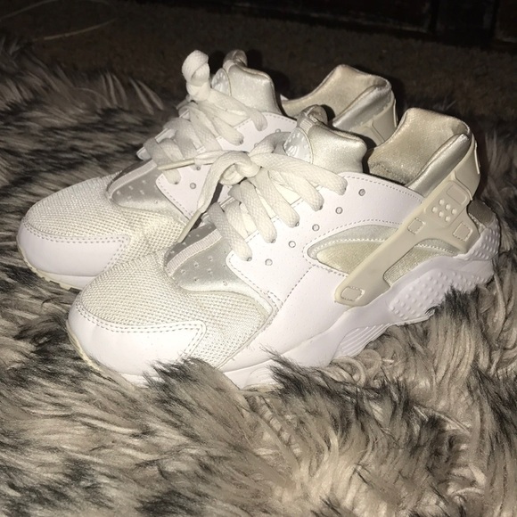 White Nike huaraches - Picture 1 of 3